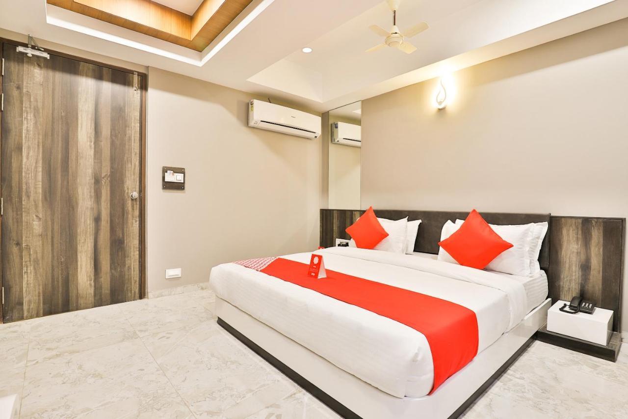 OYO 10962 Hotel Om Balaji Naroda Bagian luar foto